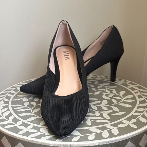 MIA Black Classic Heels with Textured Fabric - Picture 6 of 12